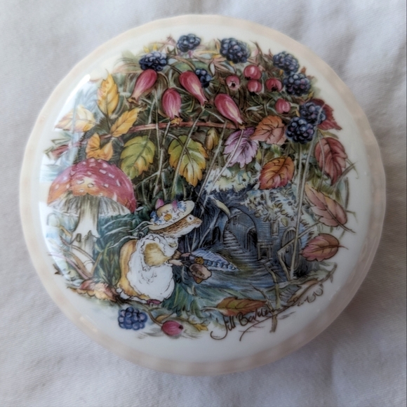 Royal Doulton Other - Royal Doulton Brambly Hedge Gift Collection Autumn Porcelain Trinket Box